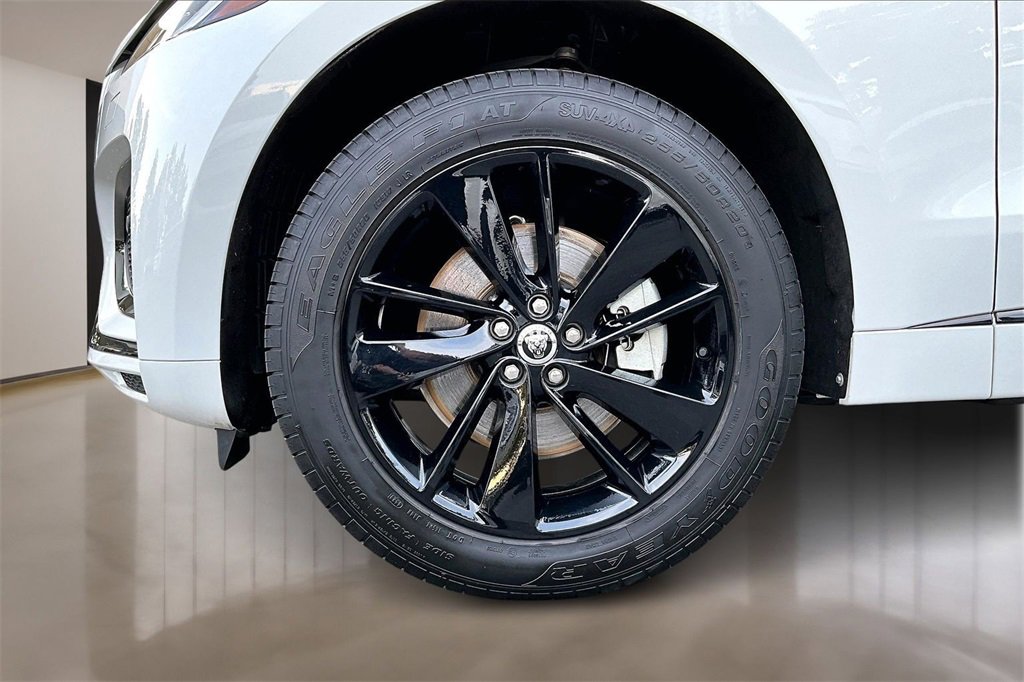 Used 2025 Jaguar F-PACE R-Dynamic S image 32