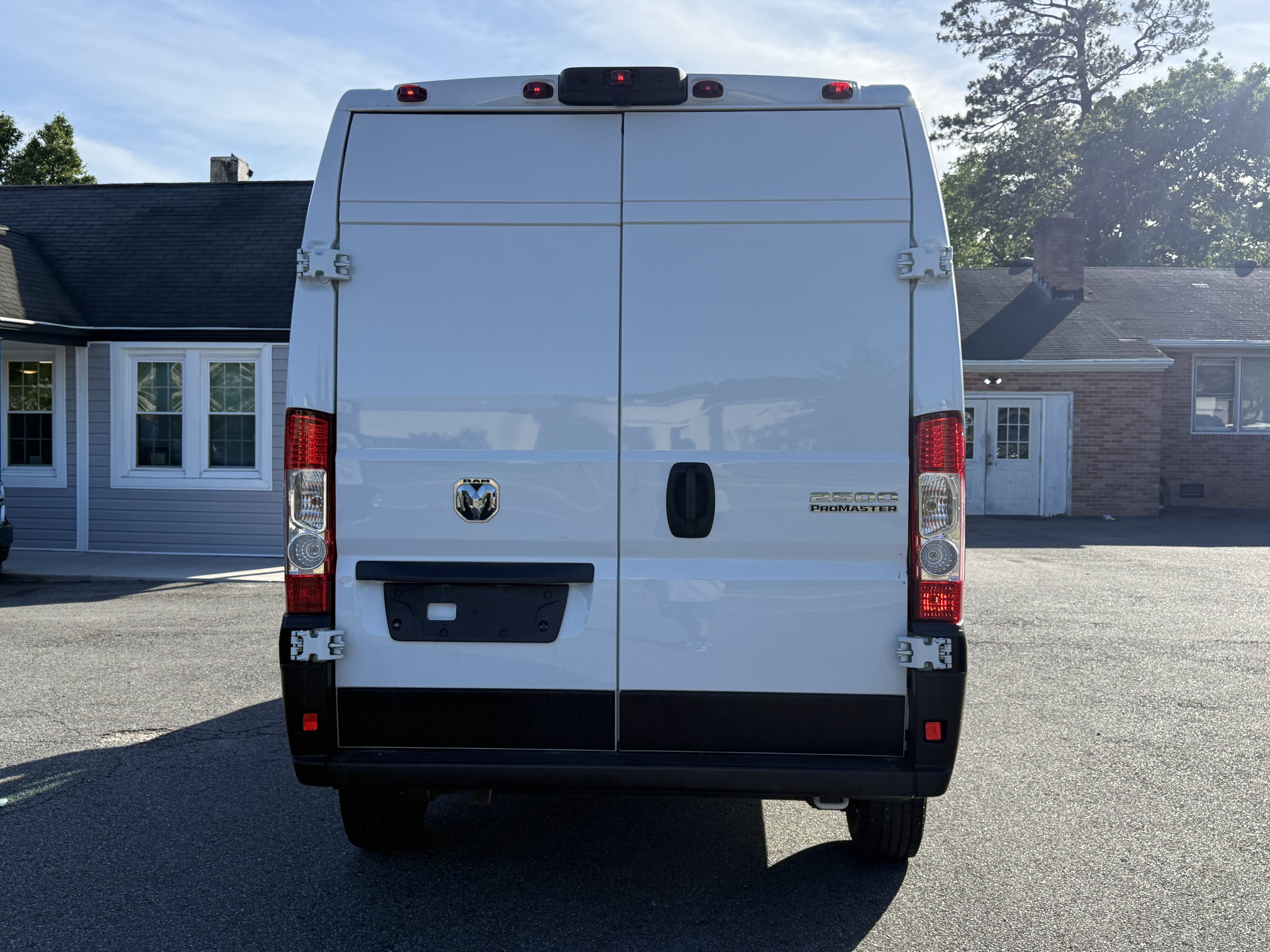 Used 2023 RAM ProMaster 2500 FWD image 9