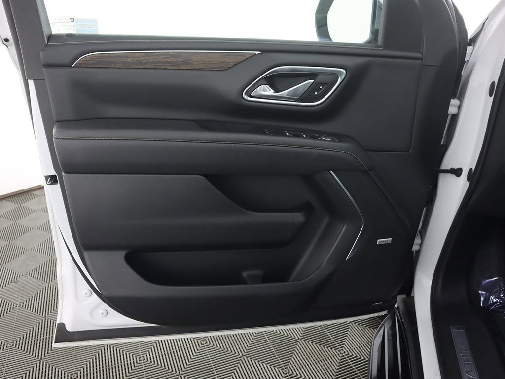 Used 2023 Chevrolet Suburban Premier image 24