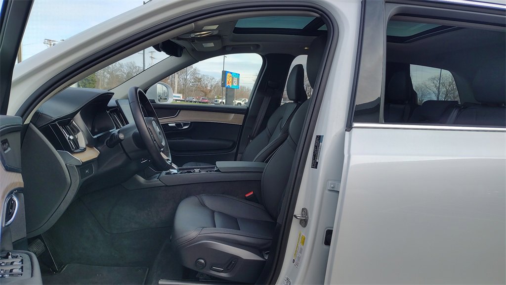 Certified 2025 Volvo XC90 B6 Plus image 7