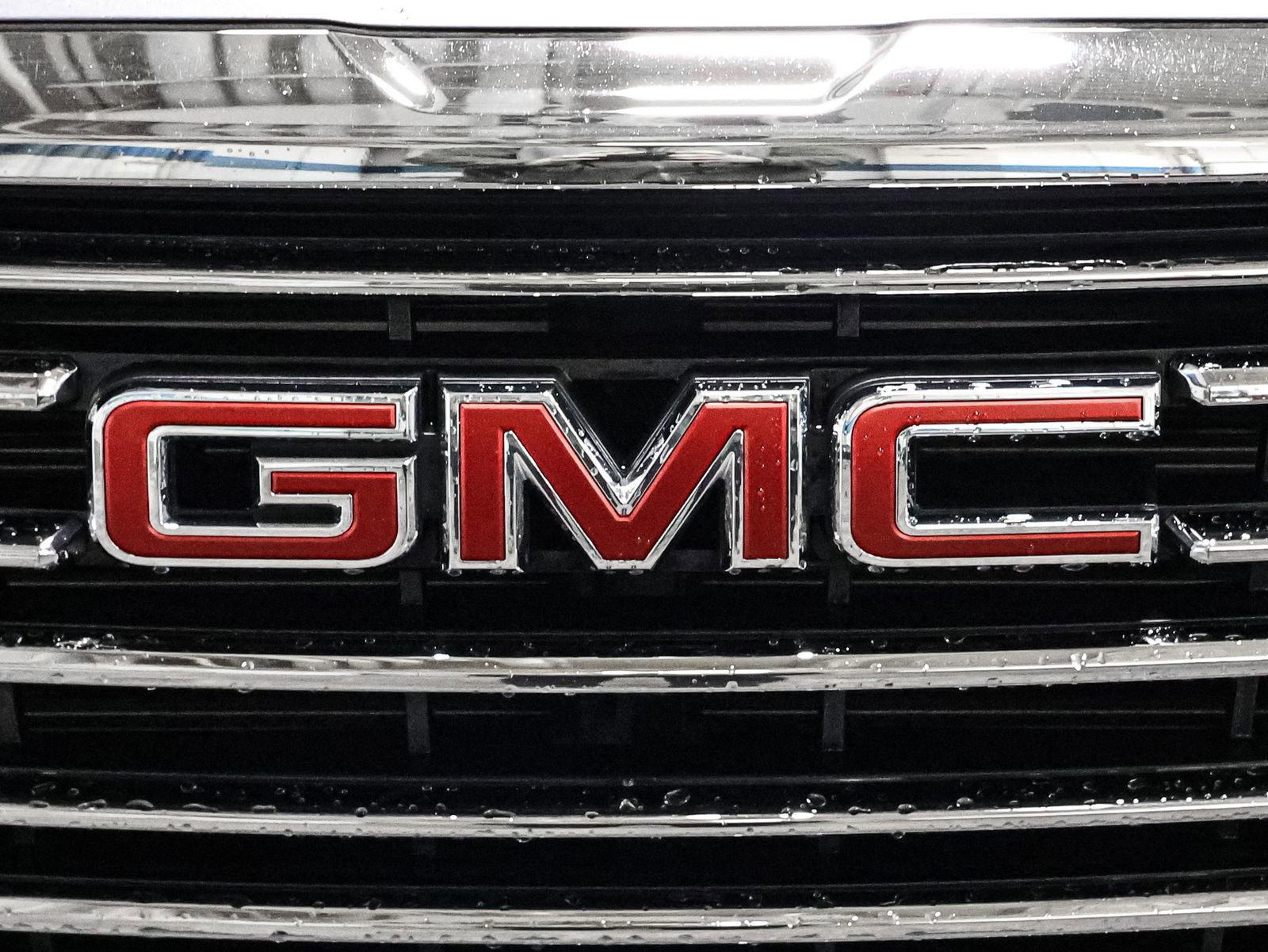 Used 2024 GMC Terrain SLT image 13