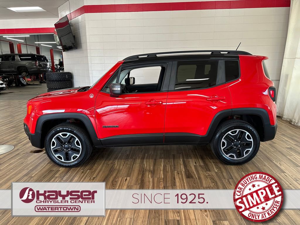 Used 2017 Jeep Renegade Trailhawk w/ Premium Trailhawk Package image 2
