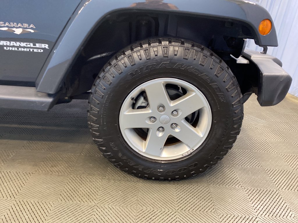 Certified 2017 Jeep Wrangler Unlimited Sahara w/ Connectivity Group AWD/4WD image 41