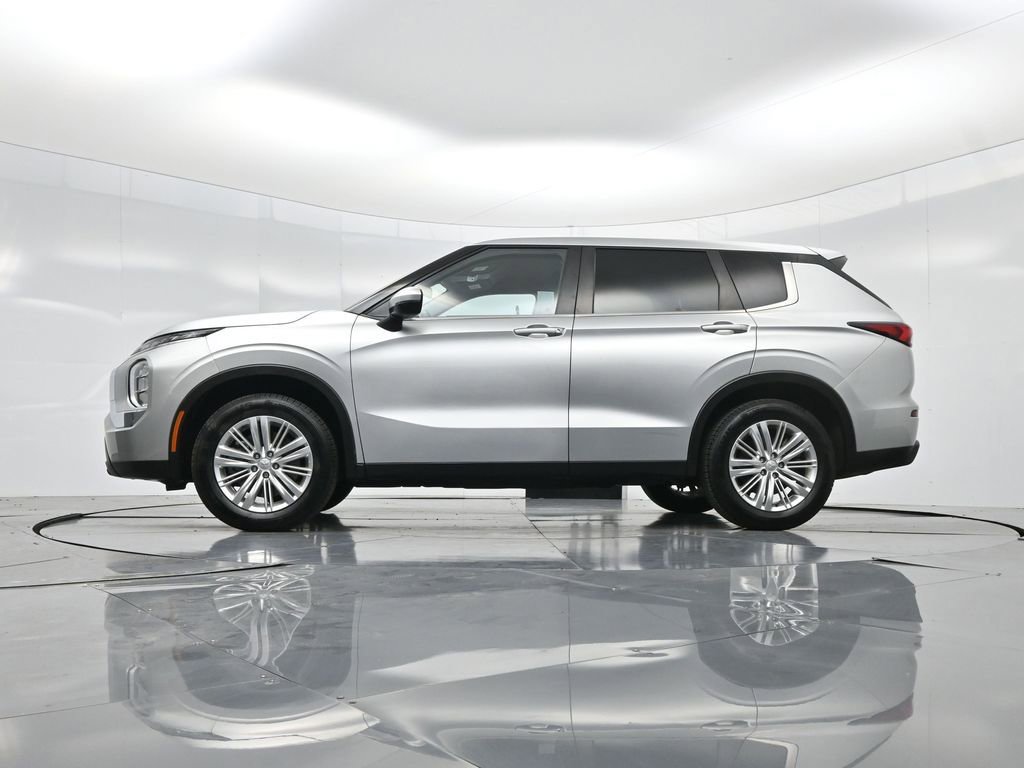 Used 2022 Mitsubishi Outlander ES image 6