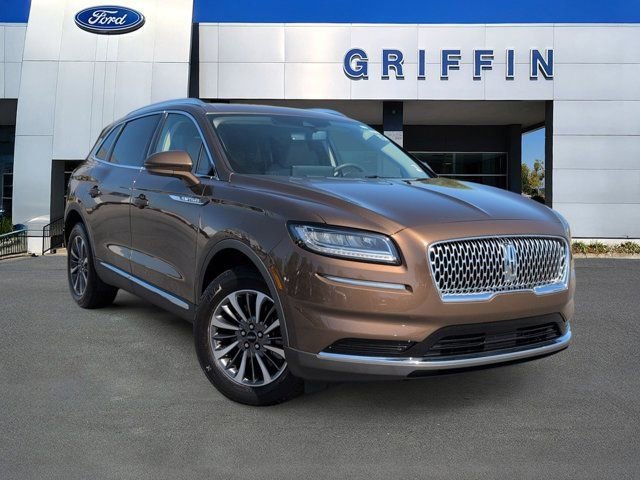 Used 2022 Lincoln Nautilus FWD w/ Premium Package image 2