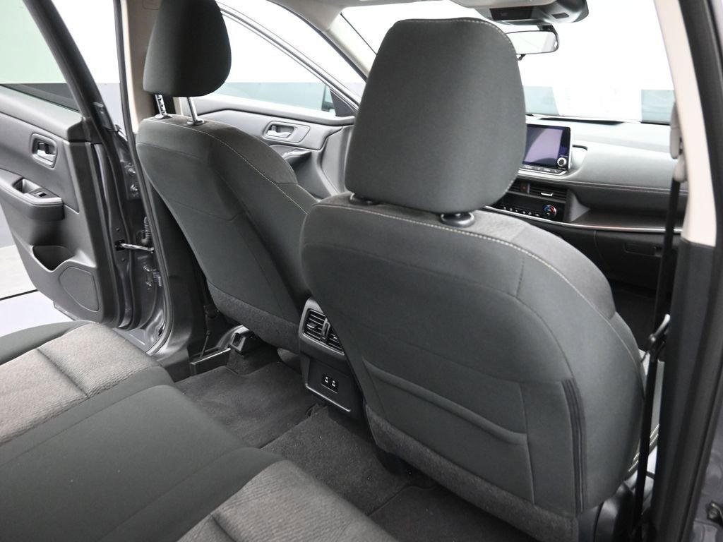 Used 2025 Nissan Rogue SV AWD/4WD image 10