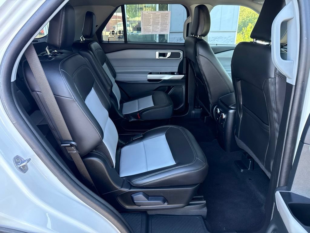 Used 2024 Ford Explorer XLT w/ Equipment Group 202A AWD/4WD image 28