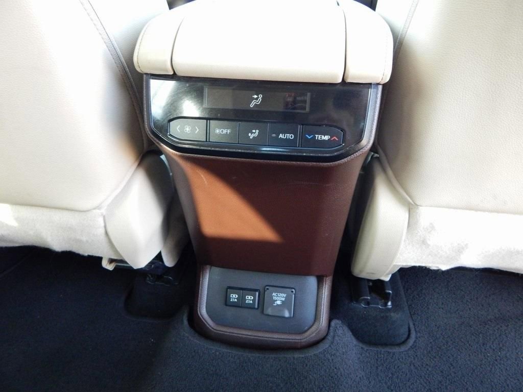 Used 2021 Toyota Highlander Limited image 13