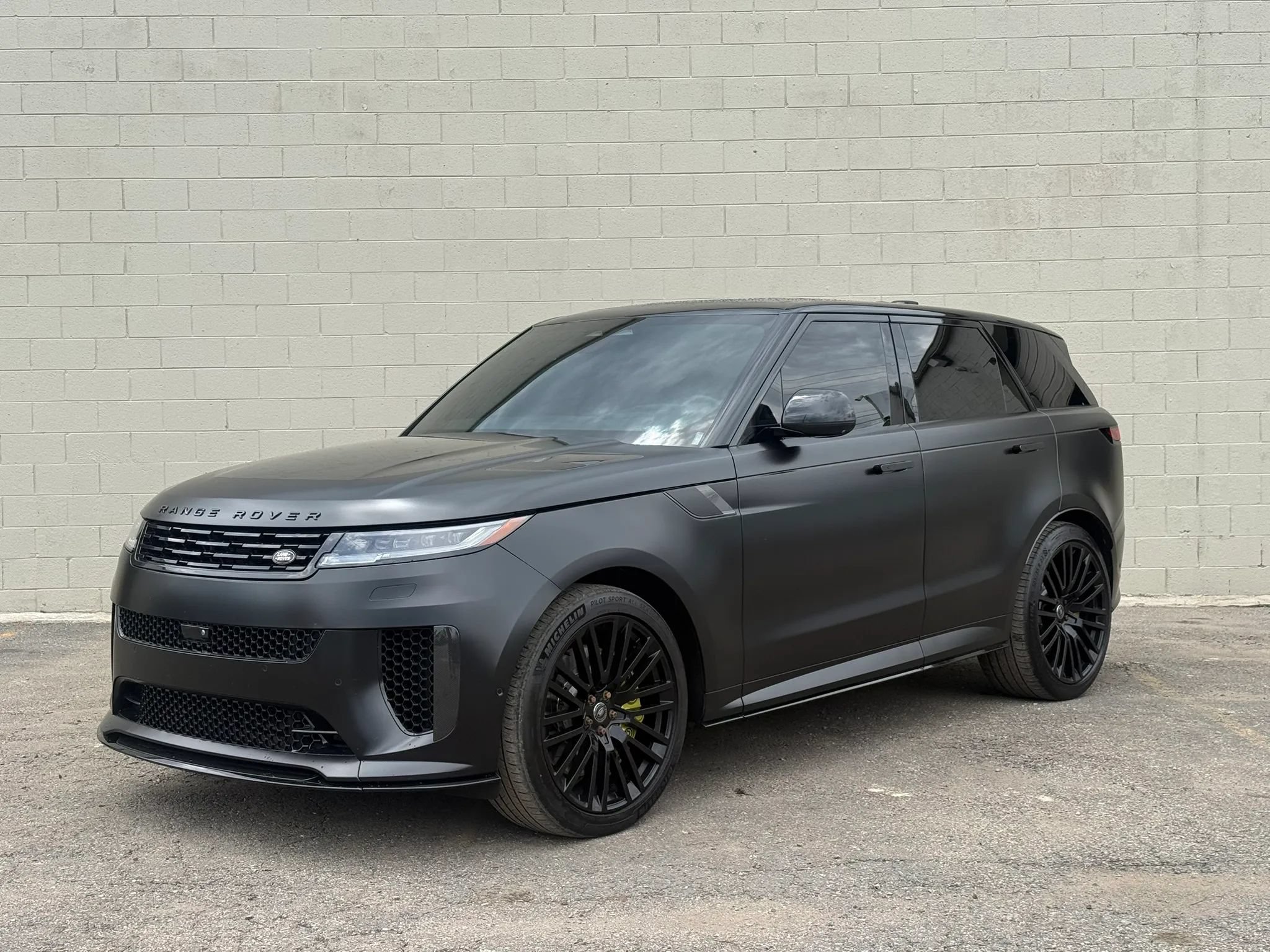 Used 2024 Land Rover Range Rover Sport AWD/4WD image 4