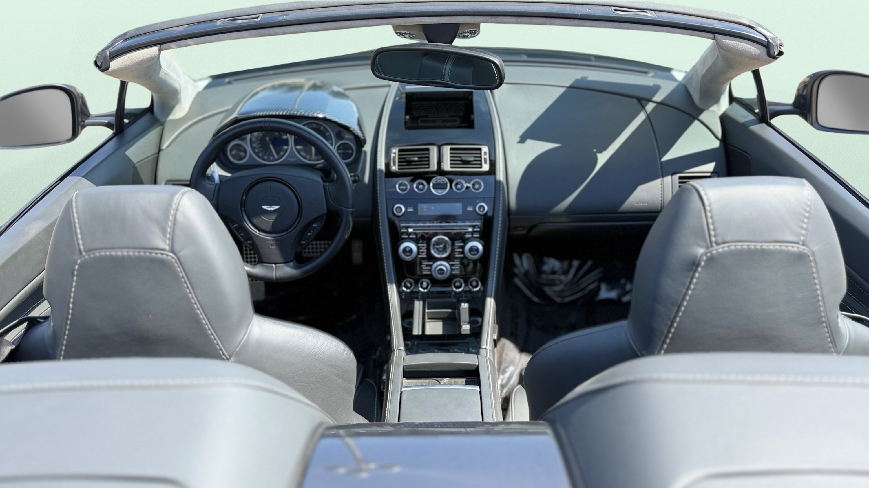 Used 2015 Aston Martin V12 Vantage S RWD image 30