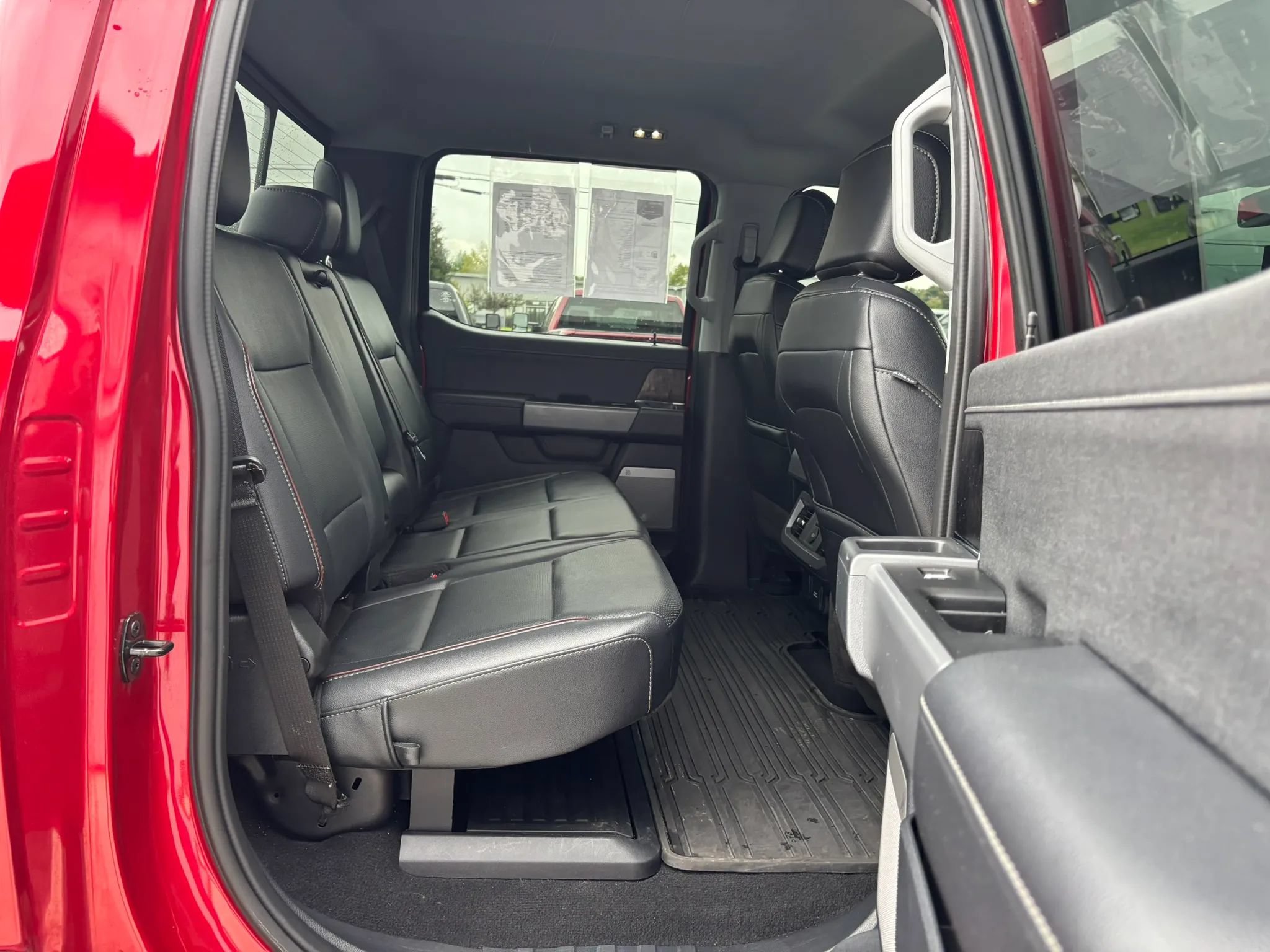 Used 2023 Ford F250 Lariat w/ Sport Appearance Package AWD/4WD image 16