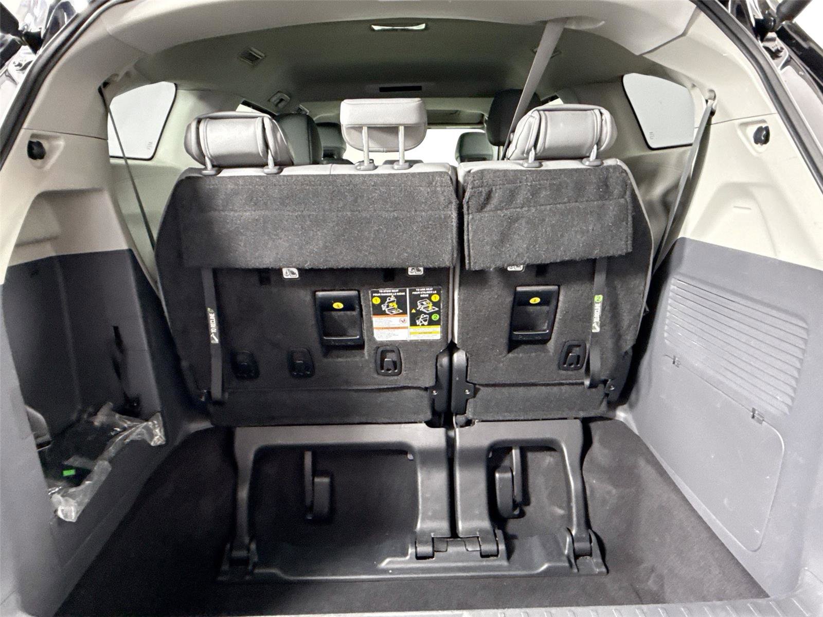 Certified 2024 Toyota Sienna XLE FWD image 34