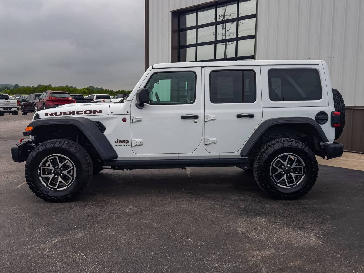 Used 2025 Jeep Wrangler Unlimited Rubicon AWD/4WD image 2