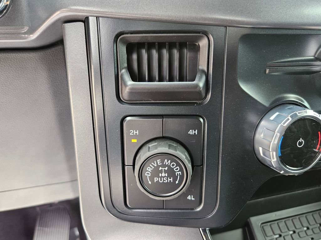 New 2025 Ford F150 XLT w/ Equipment Group 303A High image 19