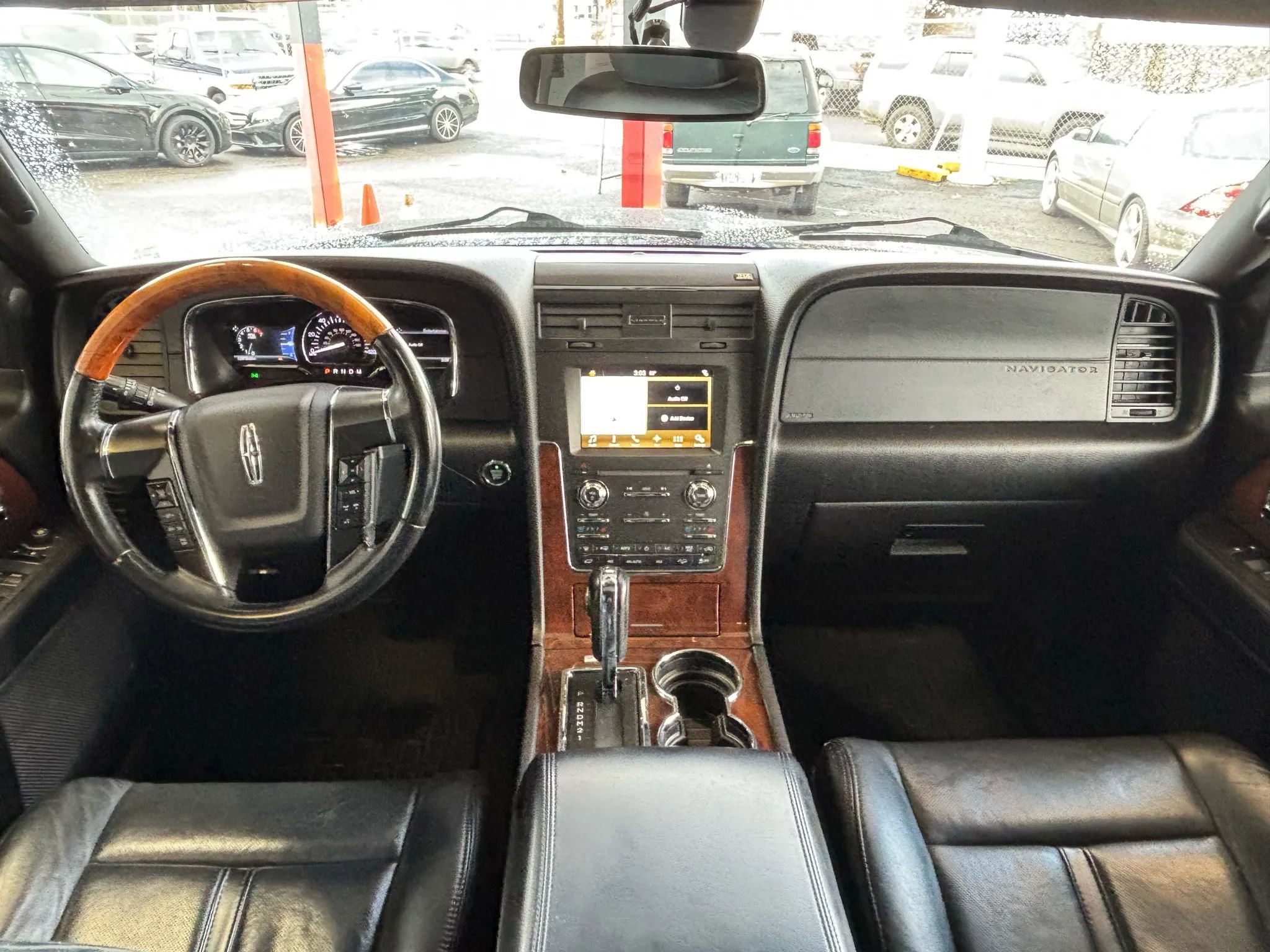 Used 2016 Lincoln Navigator L Select image 9