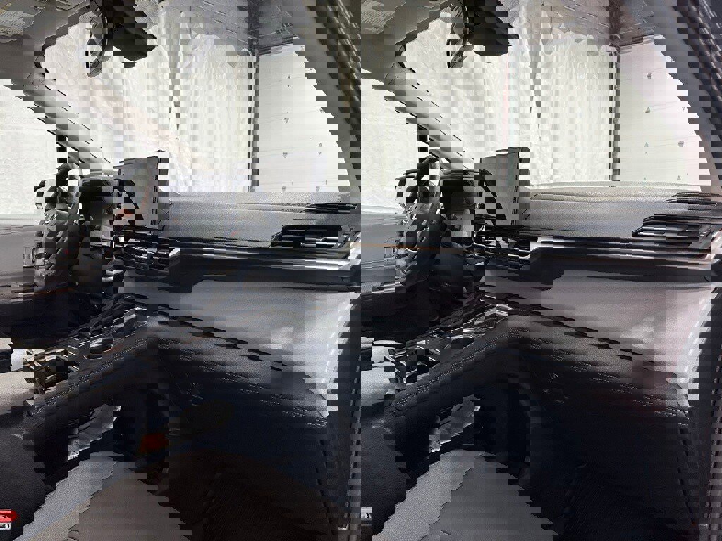 Used 2025 Toyota Sienna XLE image 65