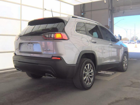 Used 2021 Jeep Cherokee Latitude Lux w/ Comfort/Convenience Group FWD image 3