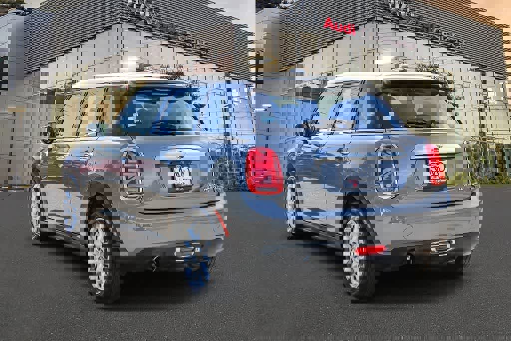 Used 2019 MINI Cooper 4-Door Hardtop w/ Premium Package image 2