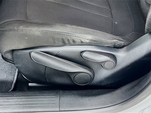 Used 2015 Chrysler 200 Limited image 11