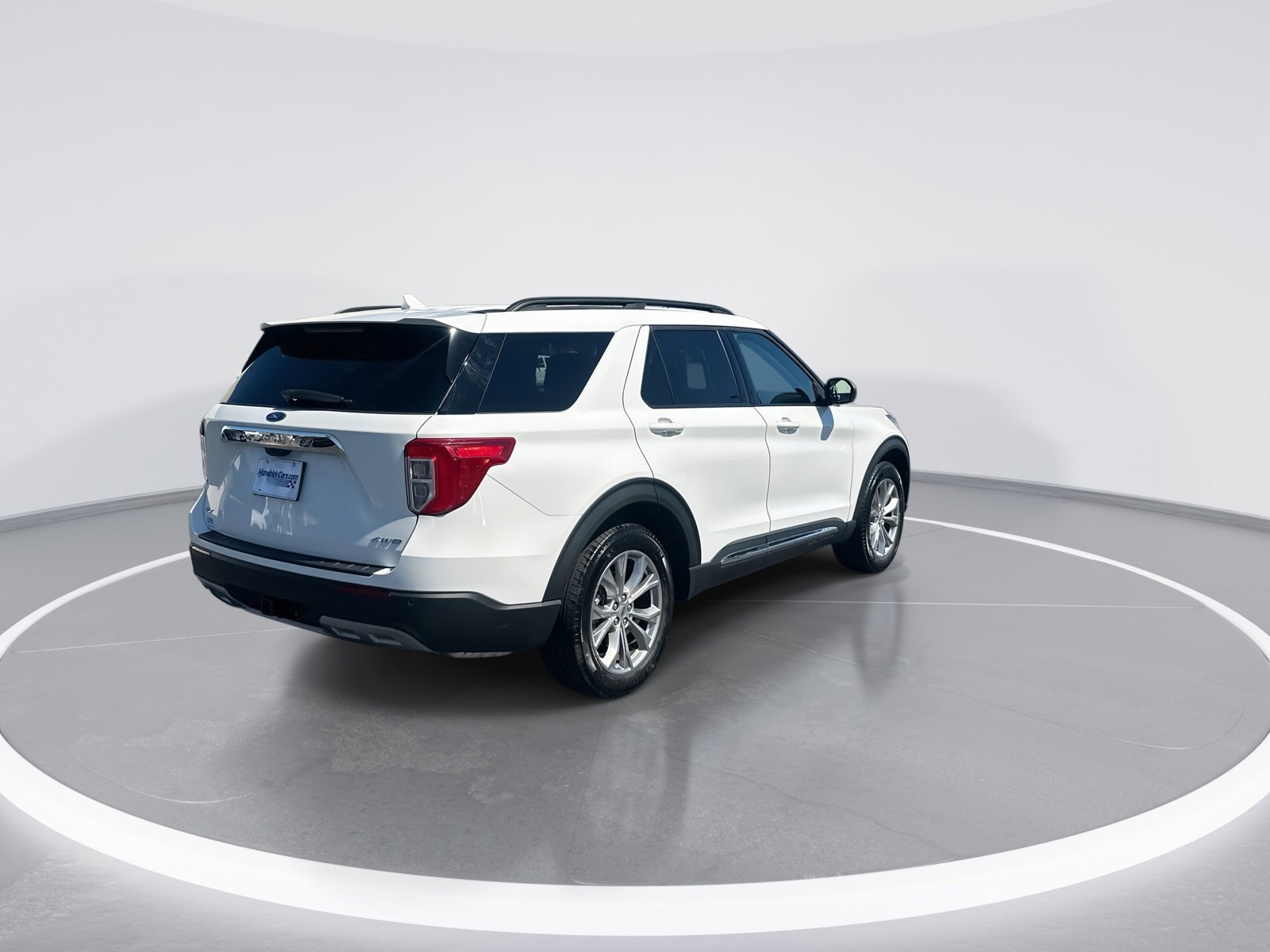 Used 2024 Ford Explorer XLT w/ Equipment Group 202A AWD/4WD image 9