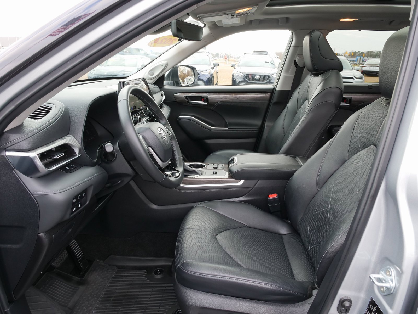 Used 2024 Toyota Highlander Platinum image 35