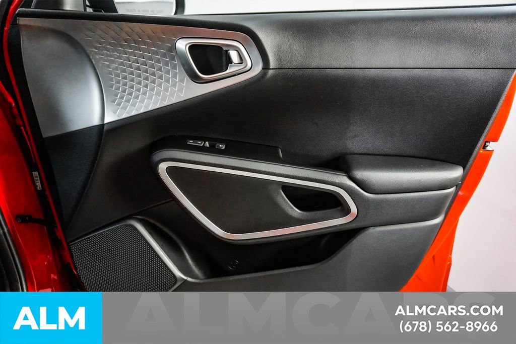 Used 2025 Kia Soul LX w/ LX Technology Package FWD image 38