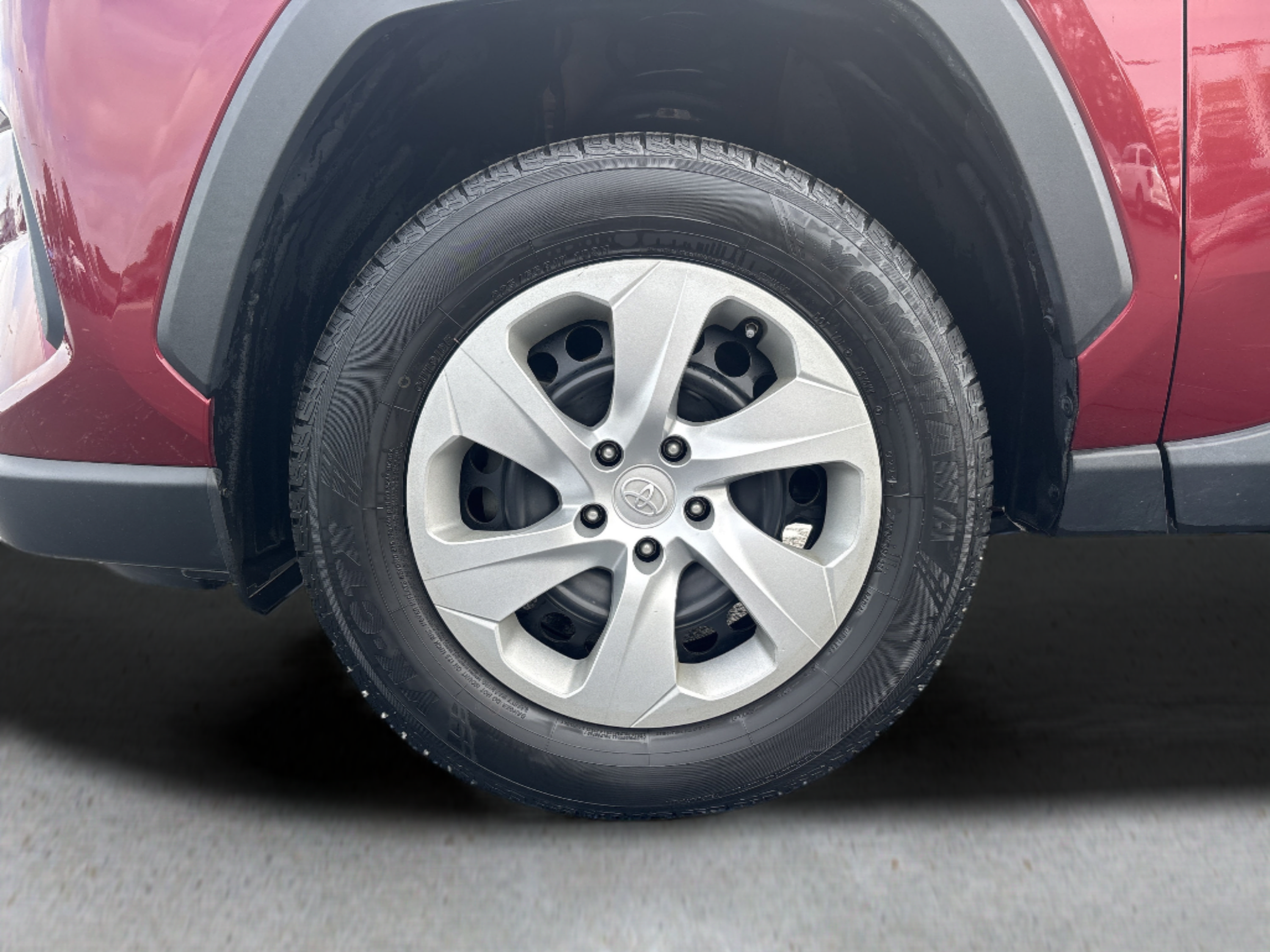 Used 2019 Toyota RAV4 LE w/ Carpet Mat Package FWD image 23