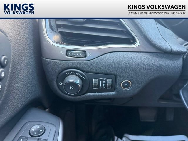 Used 2019 Jeep Cherokee Limited w/ Luxury Group AWD/4WD image 13
