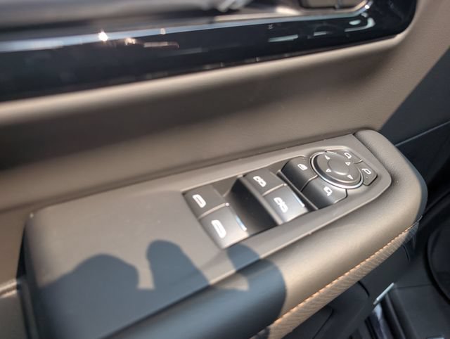 New 2026 Chevrolet Suburban High Country AWD/4WD image 15