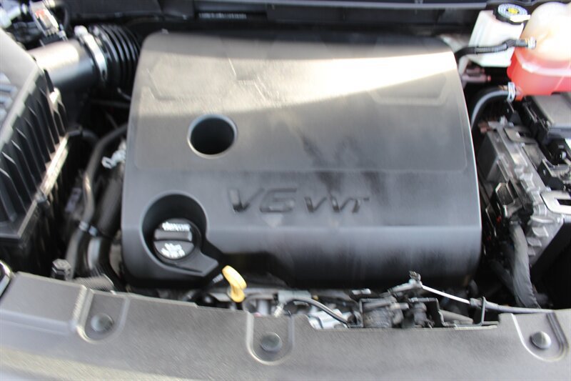 Used 2018 Chevrolet Traverse LT FWD image 42