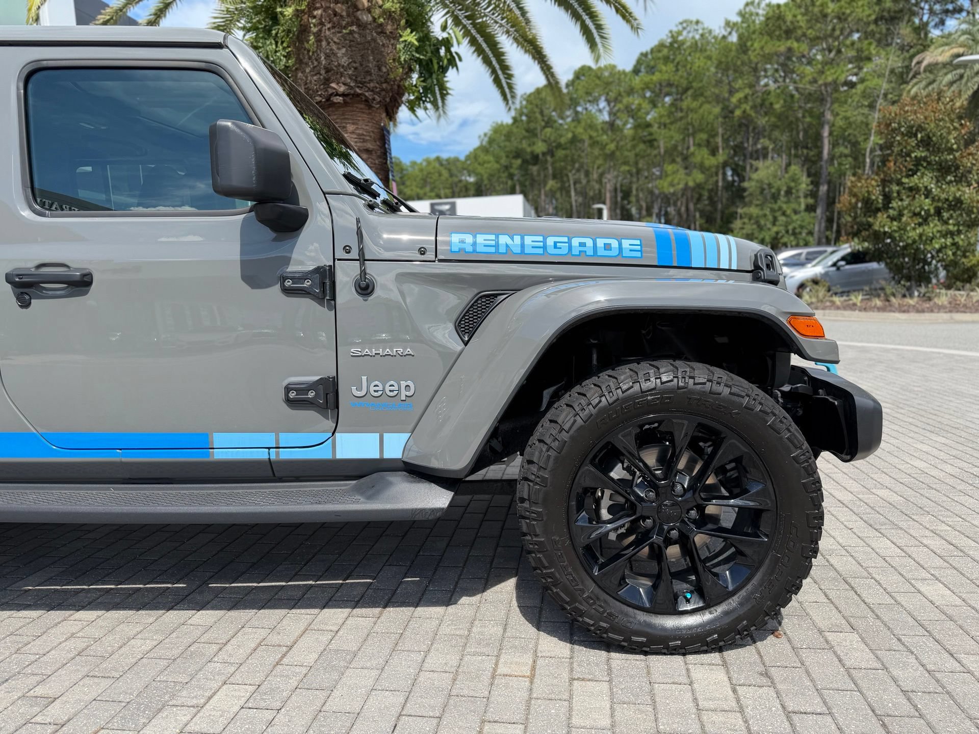 Used 2021 Jeep Wrangler Unlimited Sahara w/ Cold Weather Group AWD/4WD image 7