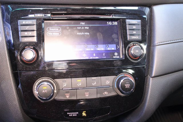 Used 2020 Nissan Rogue SV image 25