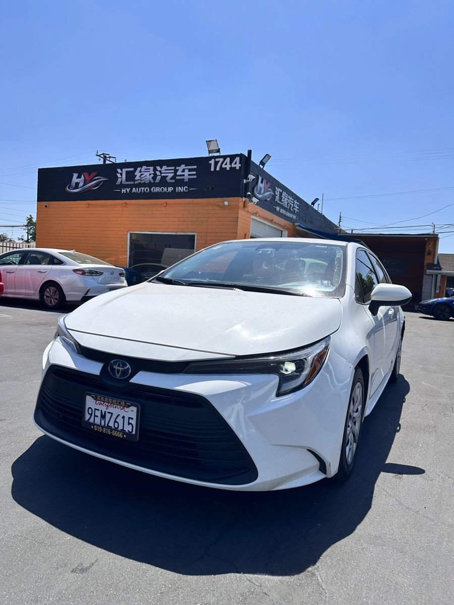 Used 2023 Toyota Corolla LE FWD image 2