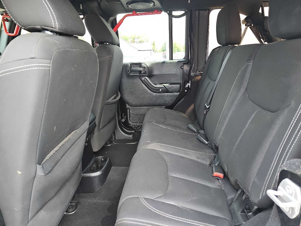 Used 2014 Jeep Wrangler Unlimited Rubicon w/ Connectivity Group AWD/4WD image 39