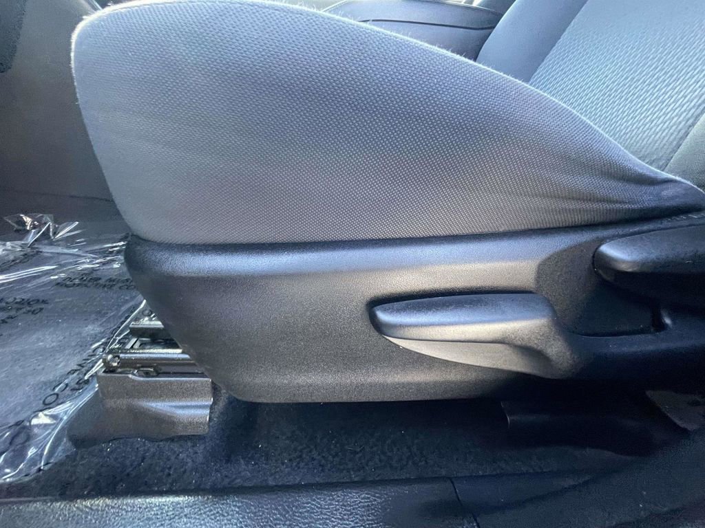 Used 2019 Toyota Highlander LE FWD image 18