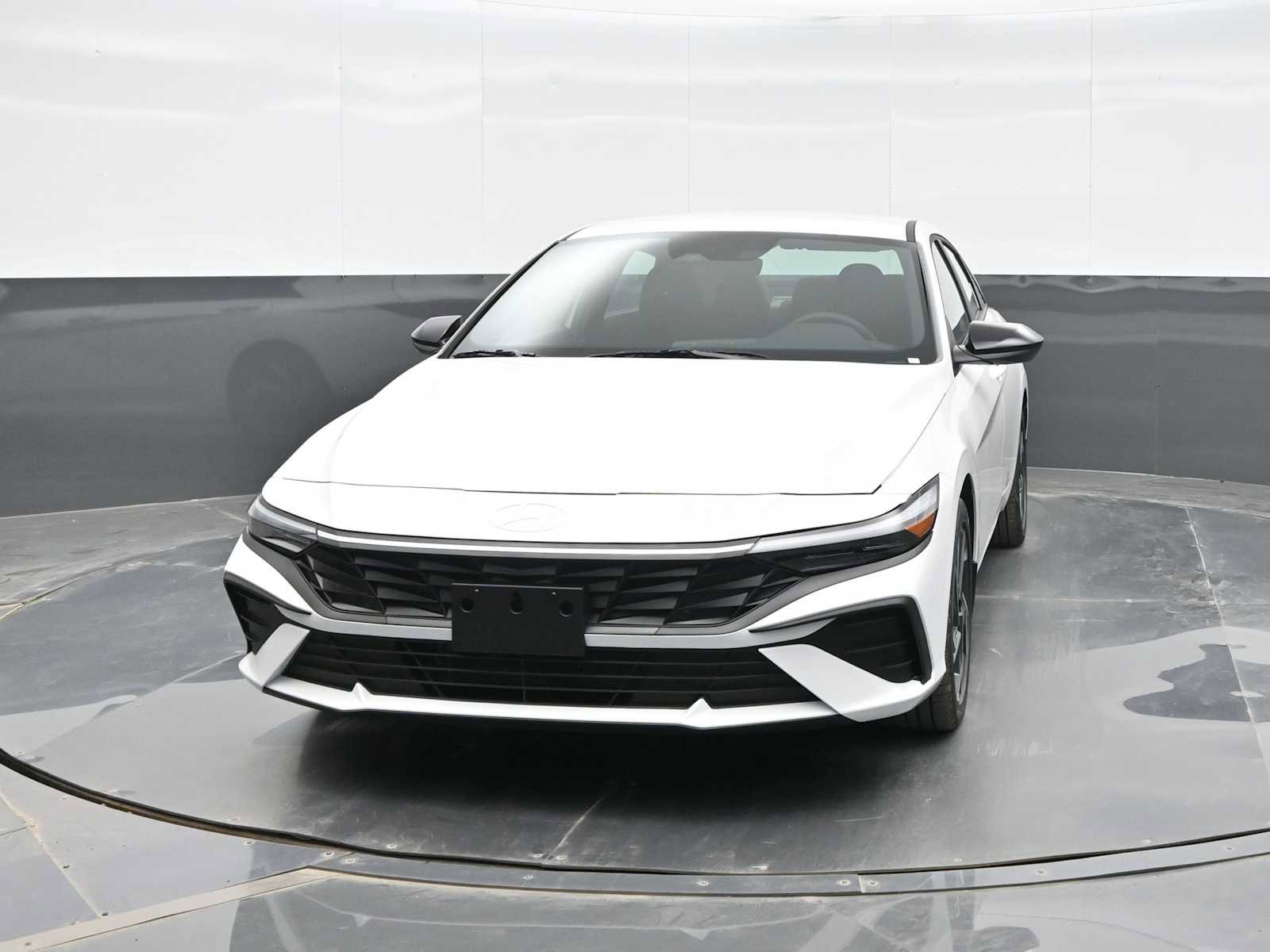 New 2025 Hyundai Elantra SEL image 3