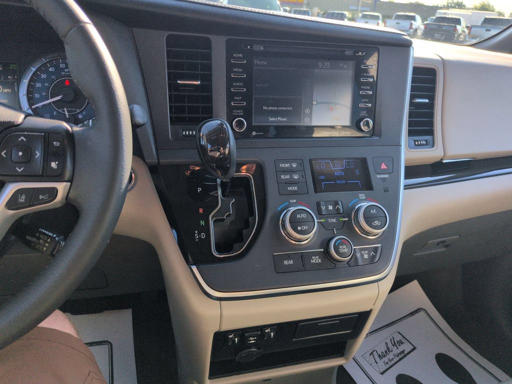 Used 2018 Toyota Sienna XLE w/ XLE Navigation Package AWD/4WD image 17
