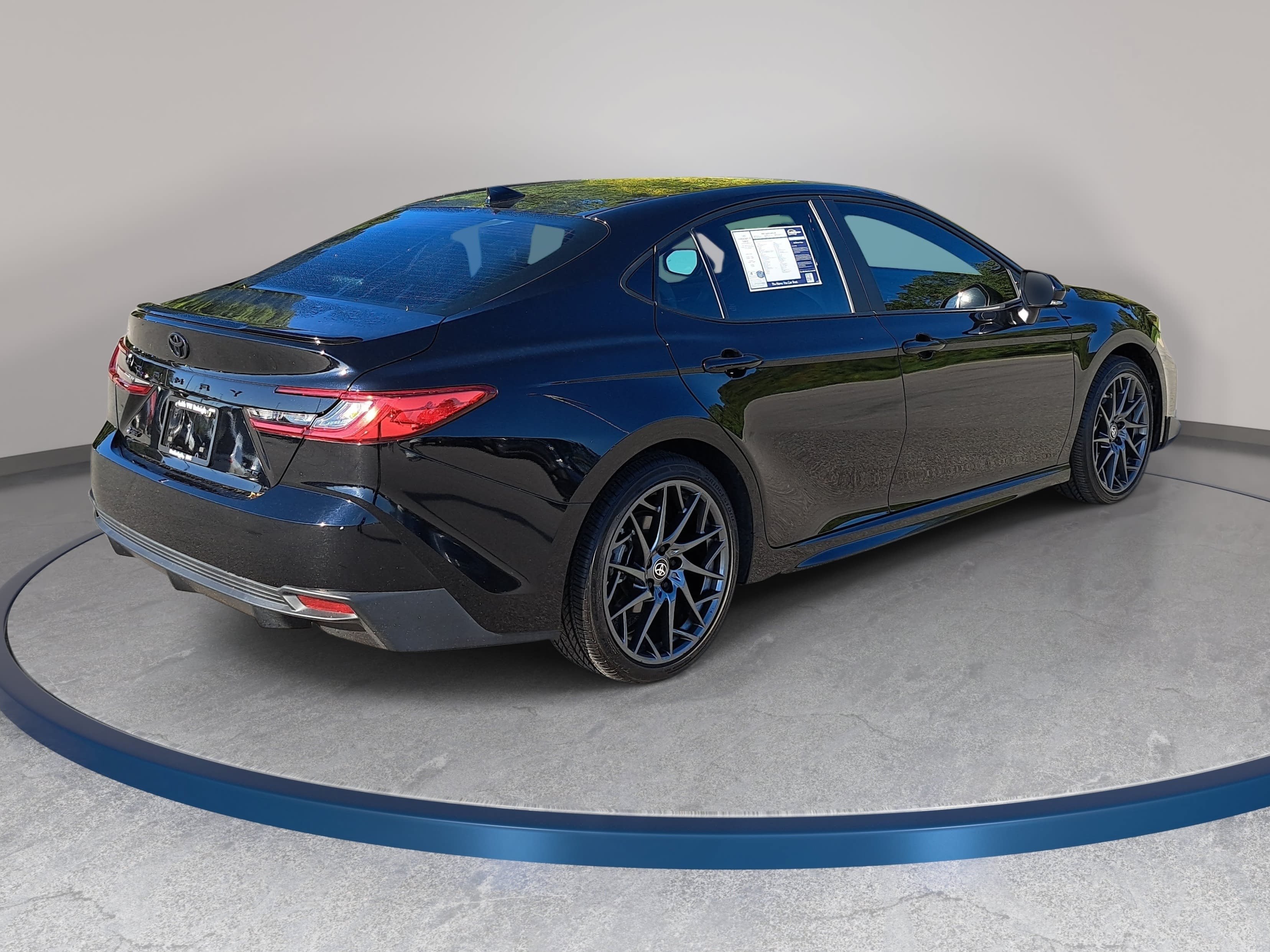 Used 2025 Toyota Camry SE w/ Convenience Package FWD image 5