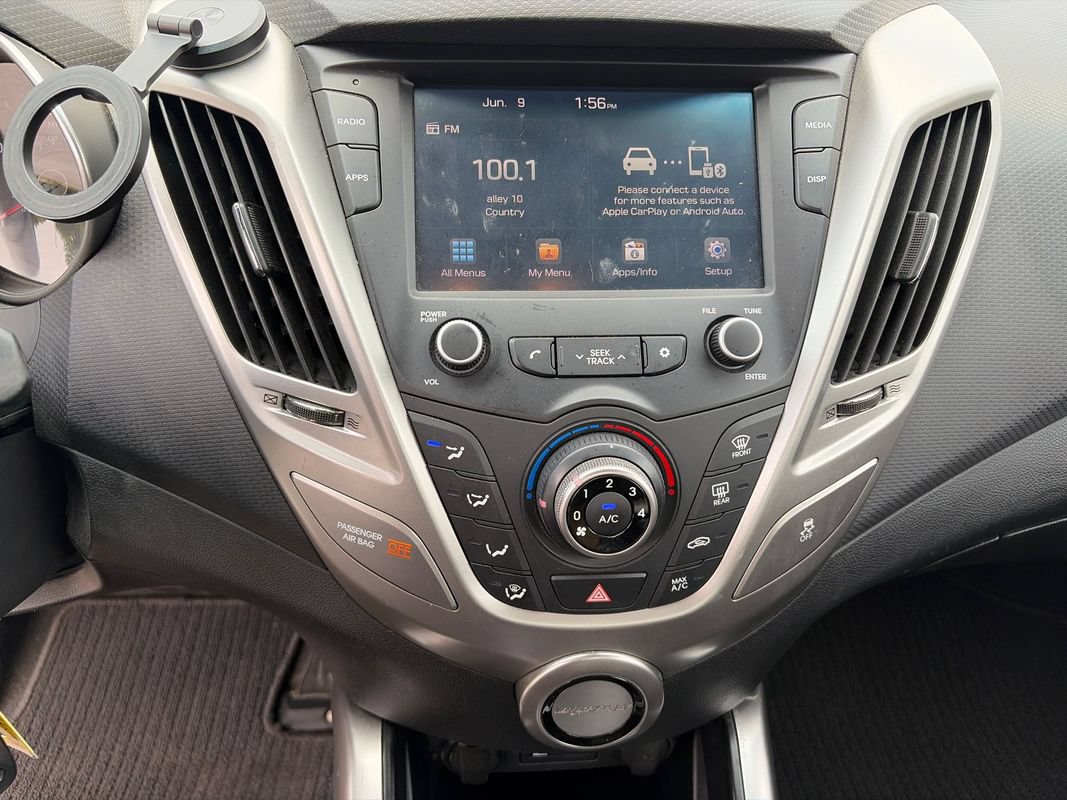 Used 2017 Hyundai Veloster FWD image 18