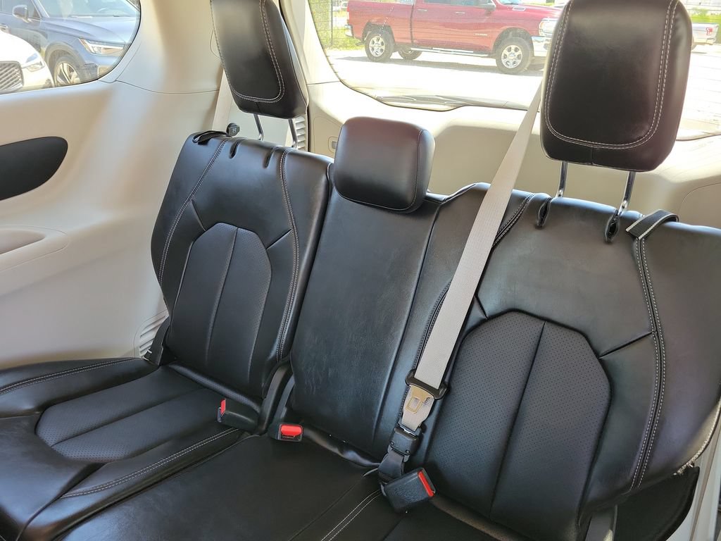 Used 2024 Chrysler Pacifica Touring-L FWD image 10