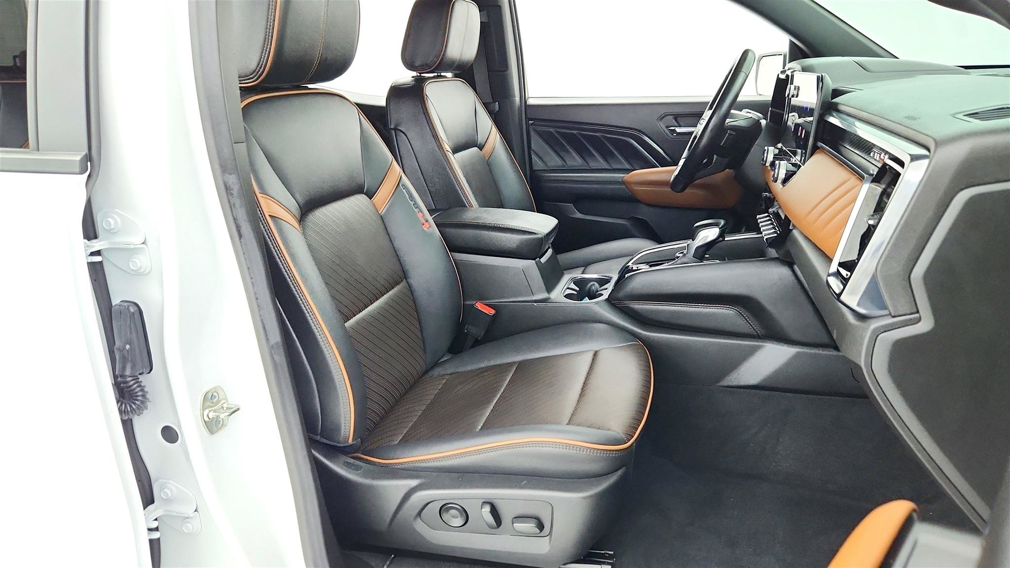 Used 2024 GMC Canyon AT4 w/ AT4 Premium Package AWD/4WD image 34