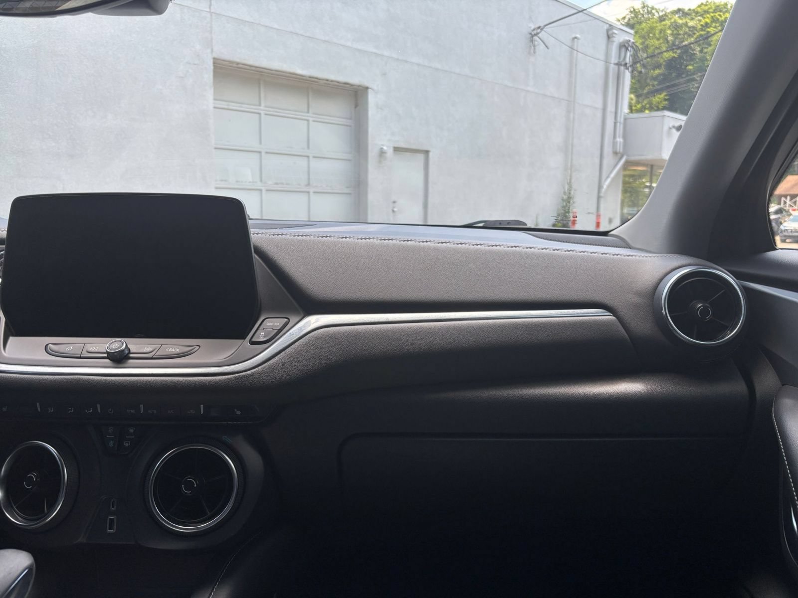 Used 2025 Chevrolet Blazer LT FWD image 37