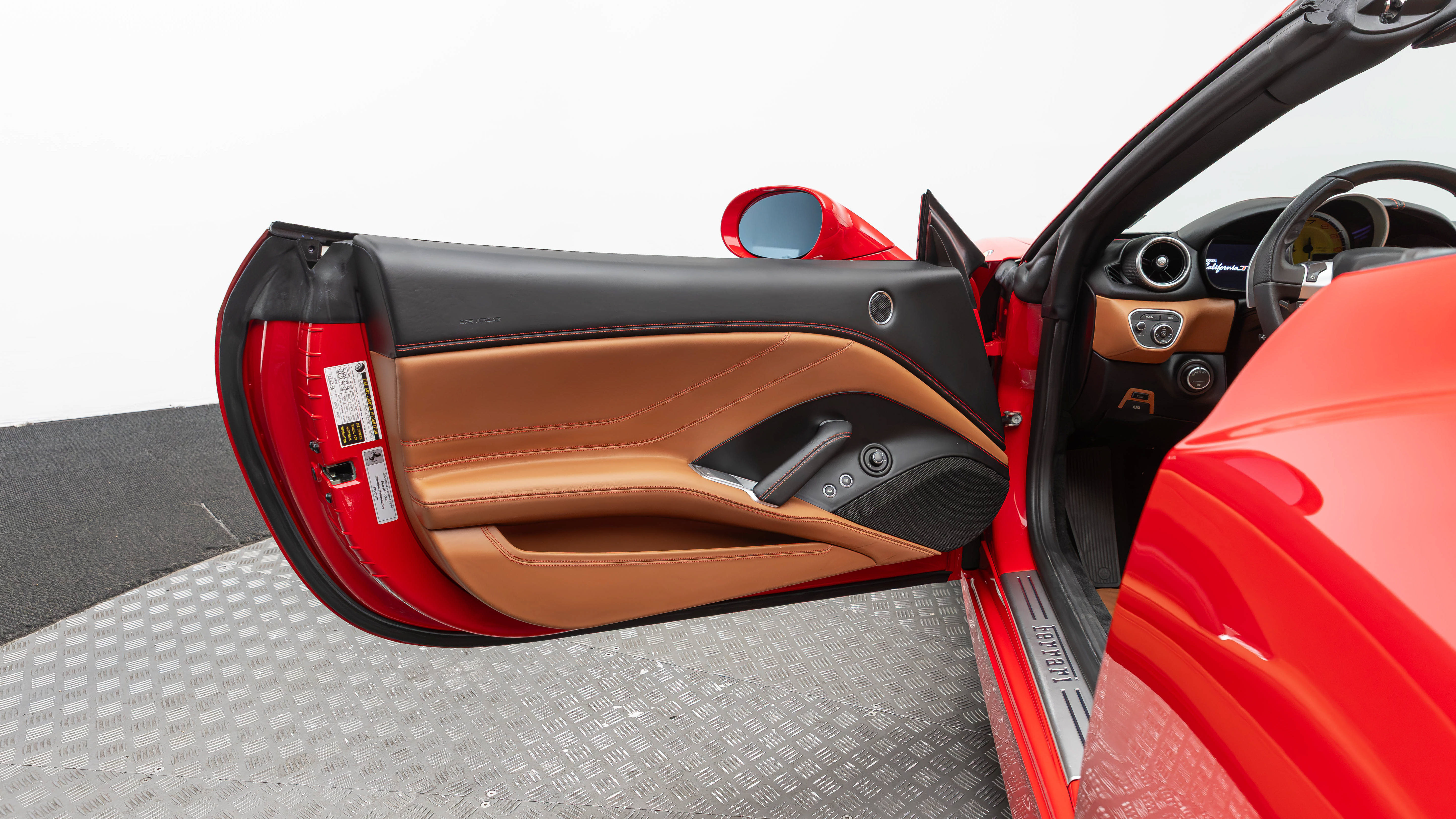 Certified 2016 Ferrari California T RWD image 12