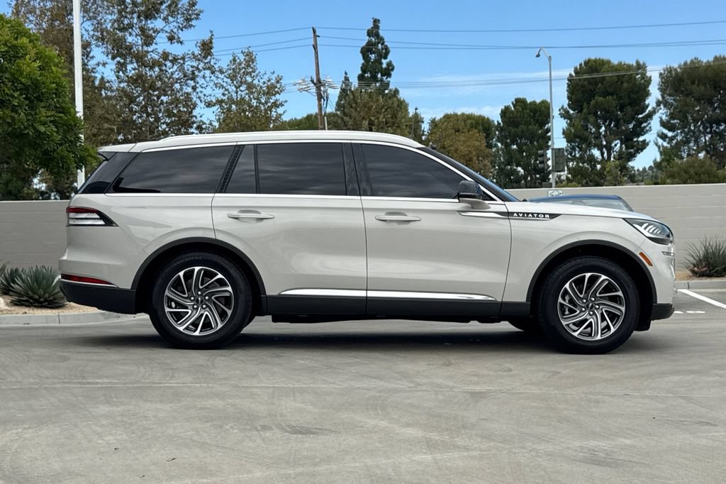 Used 2021 Lincoln Aviator 2WD w/ Elements Package image 6