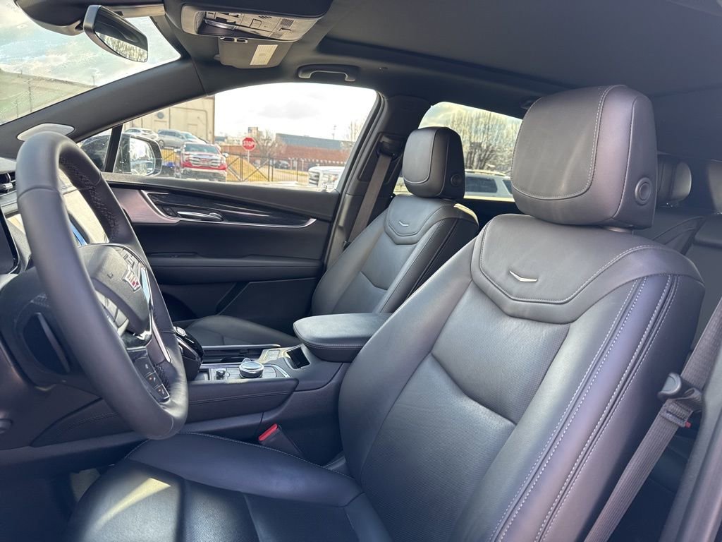 Used 2022 Cadillac XT5 Premium Luxury w/ LPO, Floor Liner Package image 16