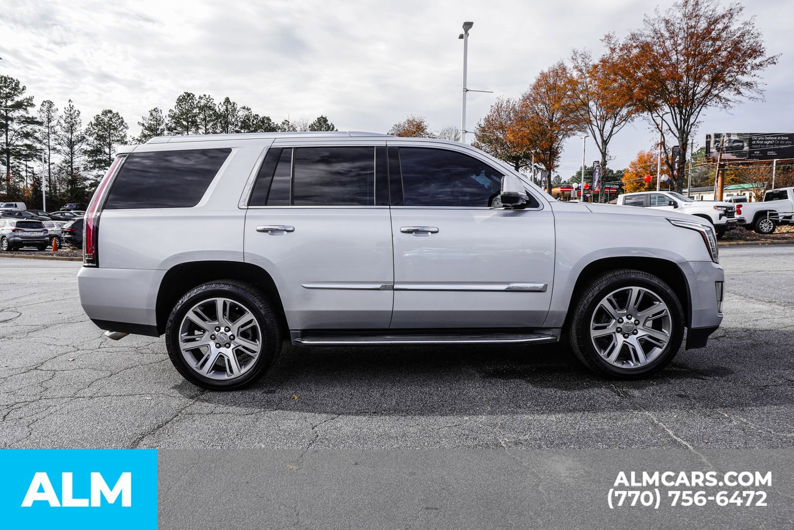 Used 2016 Cadillac Escalade Luxury image 11