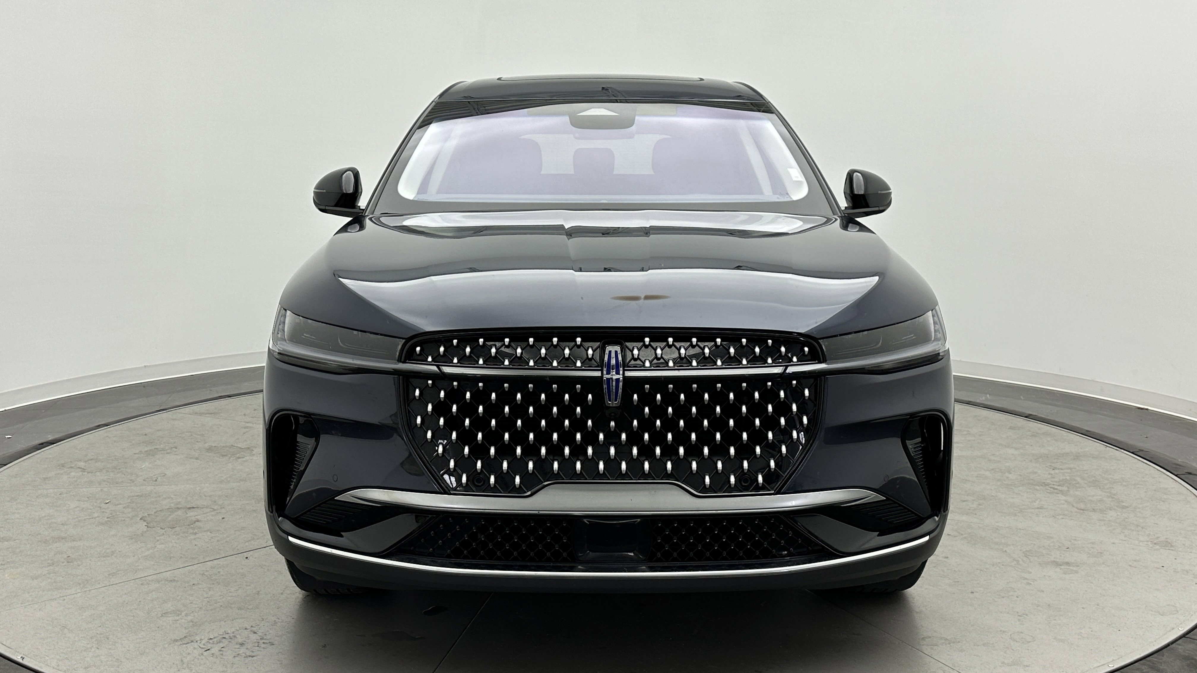 Used 2024 Lincoln Nautilus Premier w/ Equipment Group 102A image 2