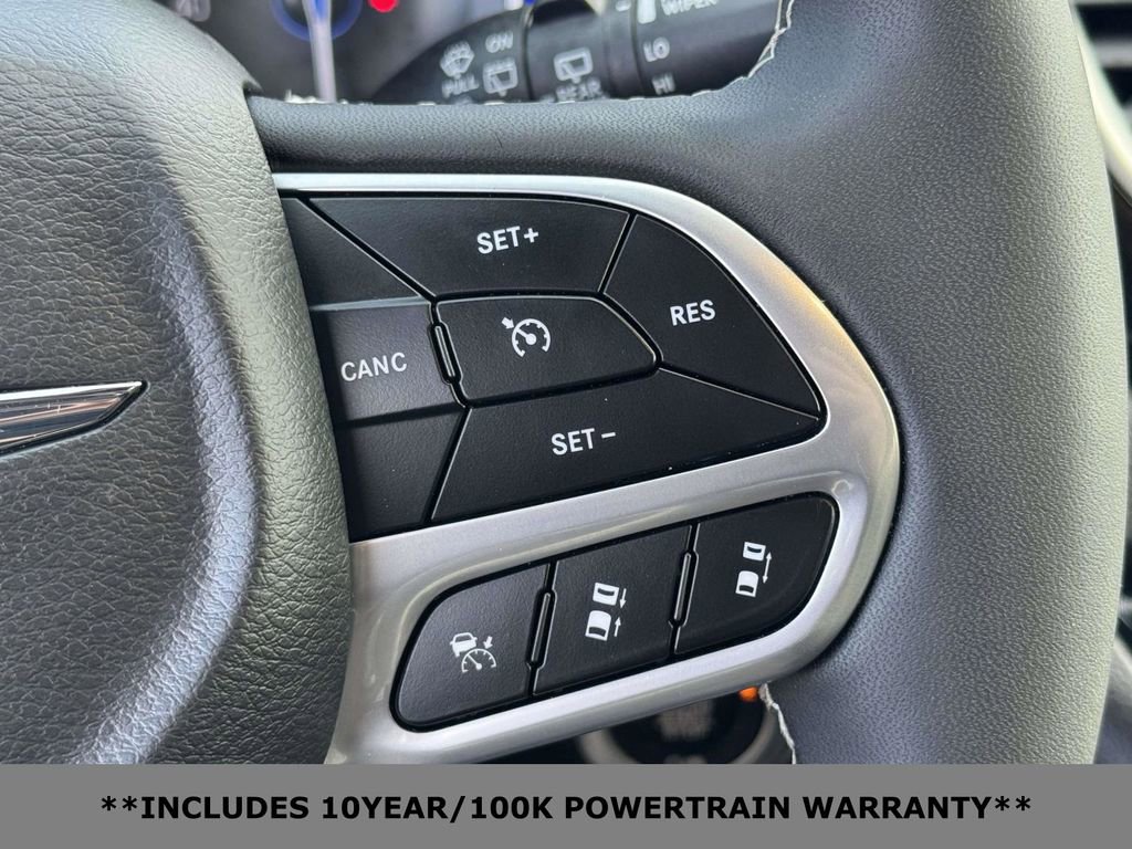 Used 2025 Chrysler Pacifica Select FWD image 20