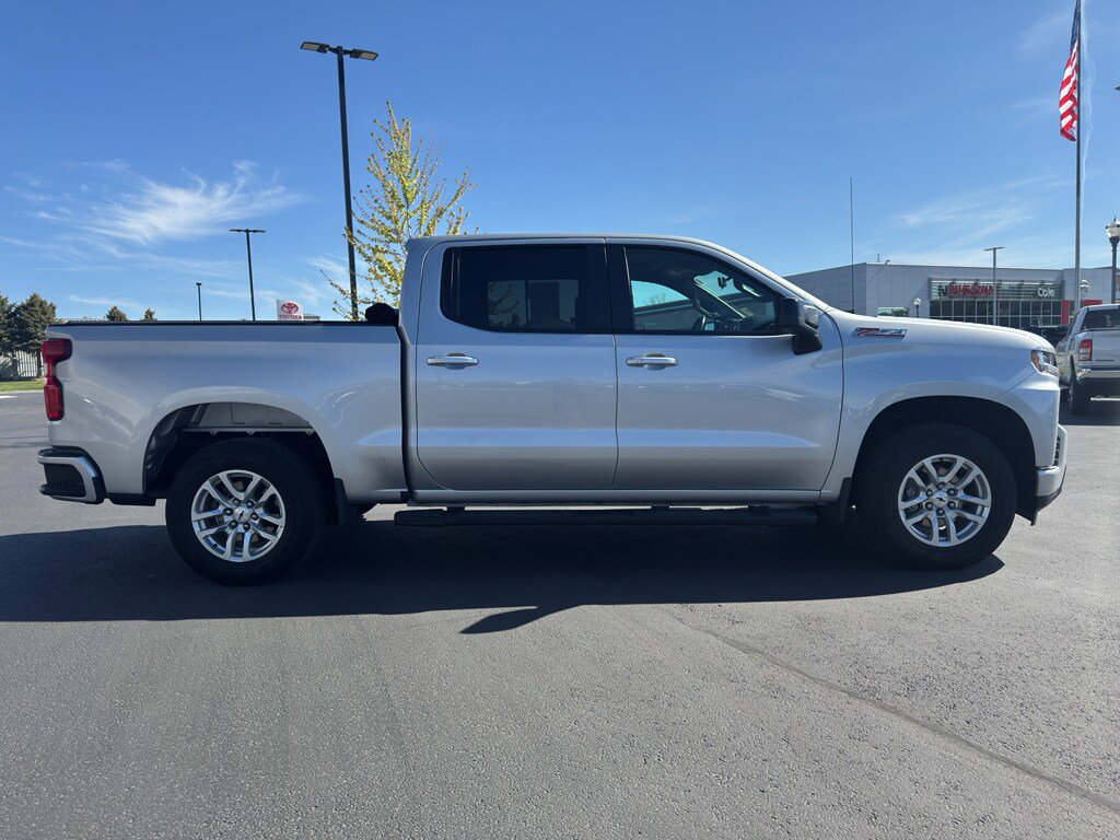 Used 2022 Chevrolet Silverado 1500 RST w/ Z71 Off-Road Package AWD/4WD image 2