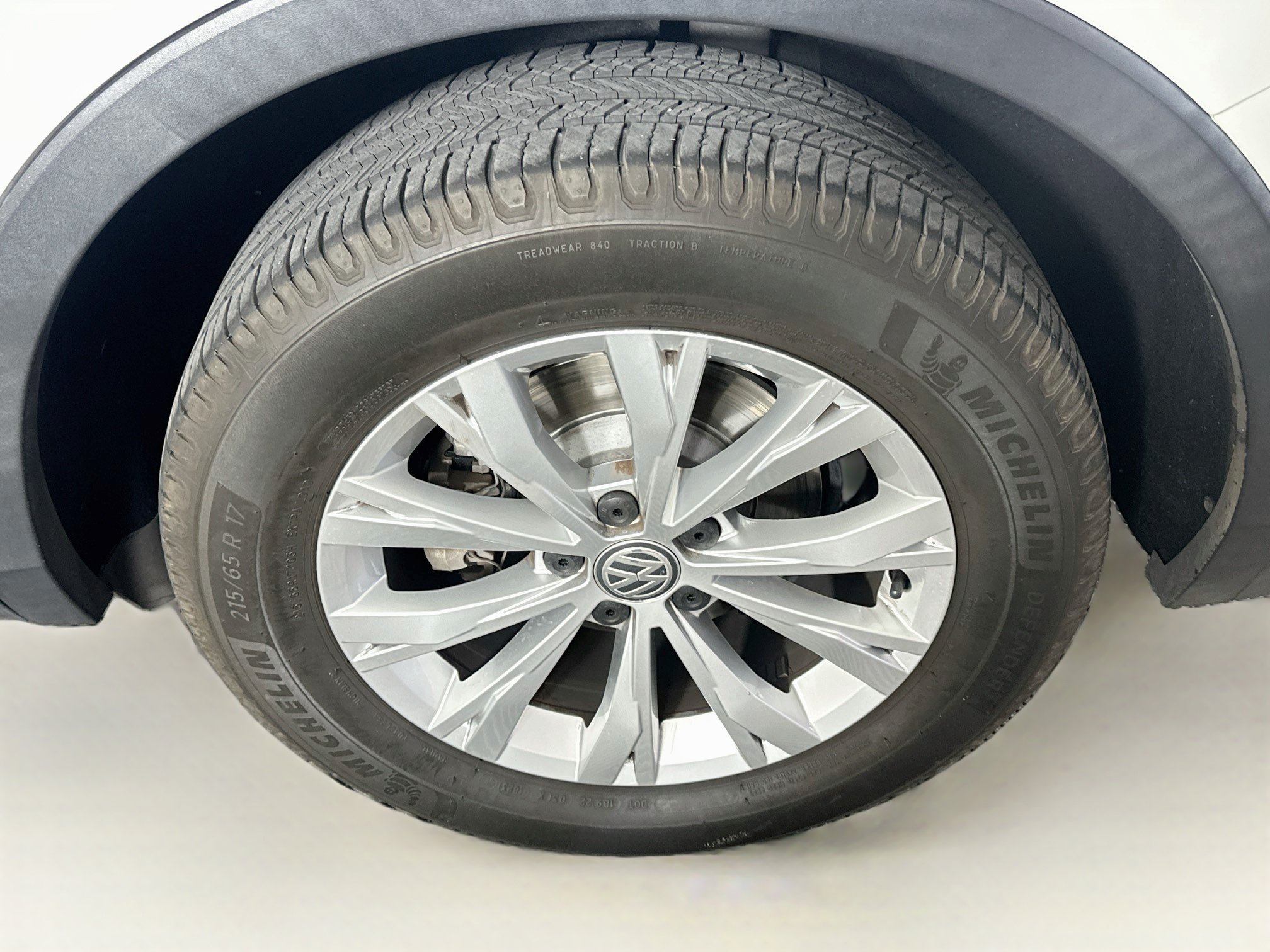 Used 2018 Volkswagen Tiguan SE FWD image 11